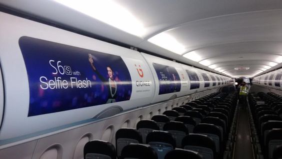 quảng cáo cabin hành lý trên máy bay