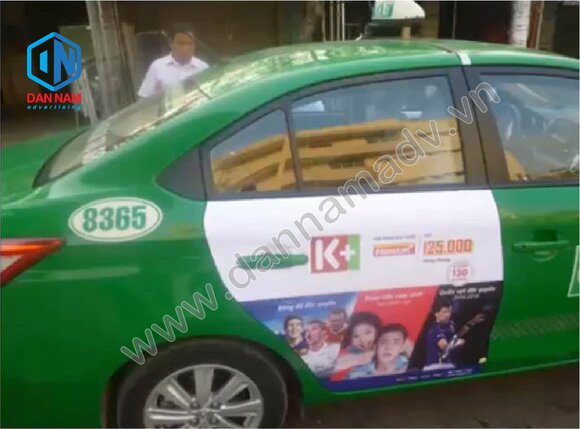 Truyền hình cáp K+ quảng cáo trên cánh cửa sau taxi tại Đồng Tháp