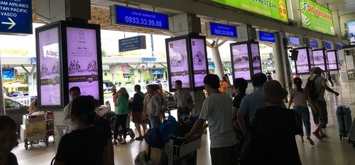 Quang Cao Man Hinh Led Tai San Bay