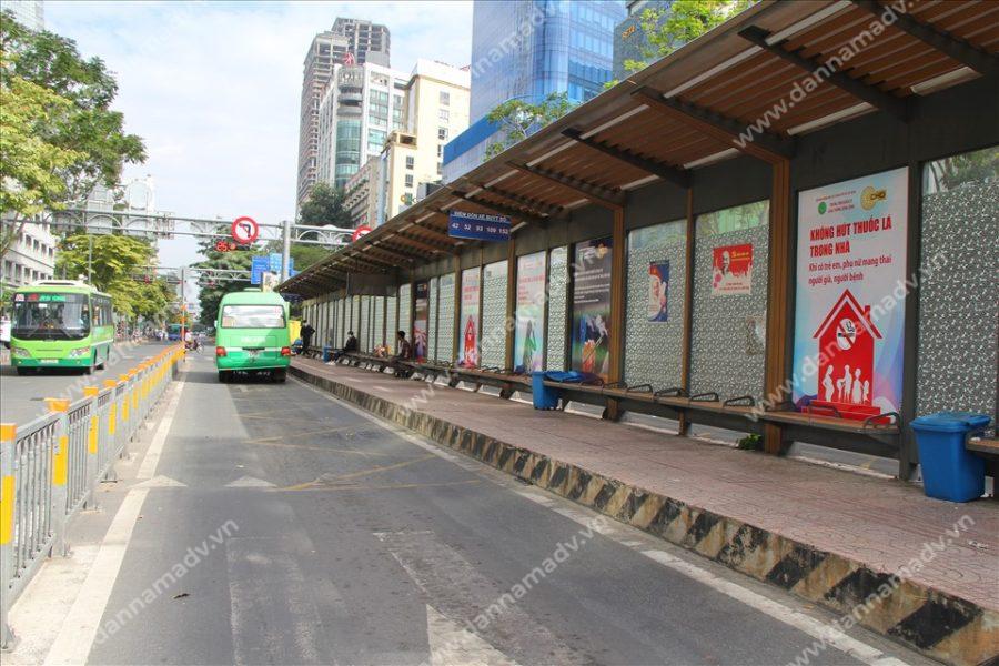 Quảng cáo nhà chờ xe bus