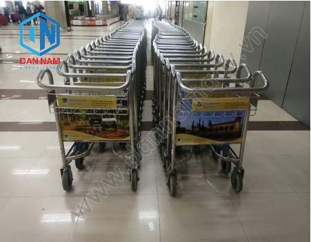 Quang Cao Tren Xe Day Hanh Ly Tai San Bay