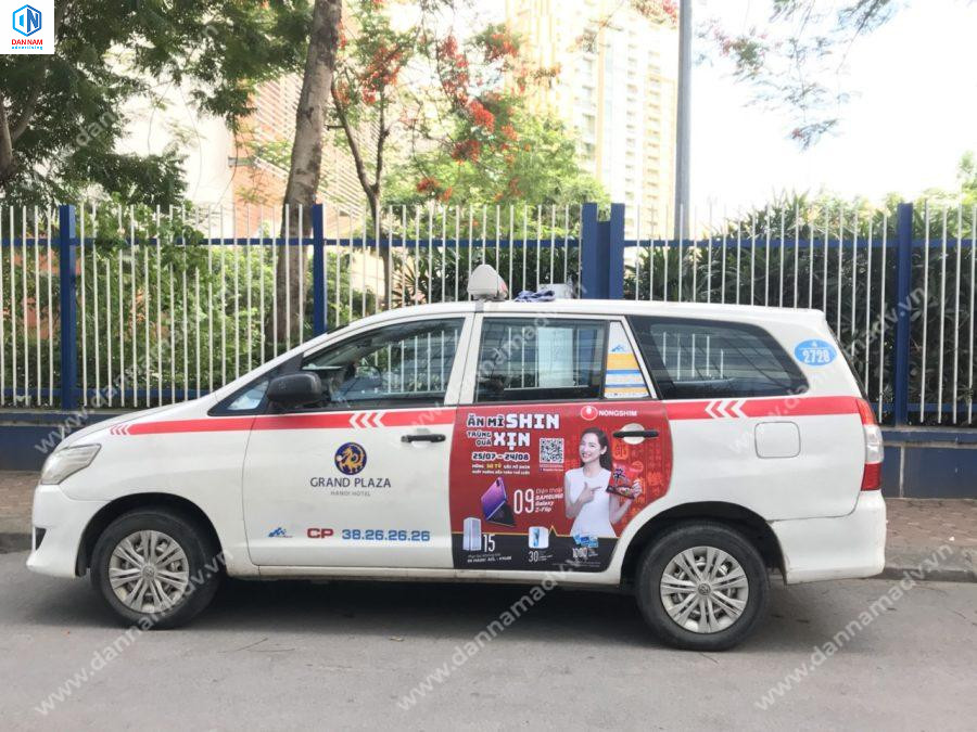 Quang Cao Tren Xe Taxi Group