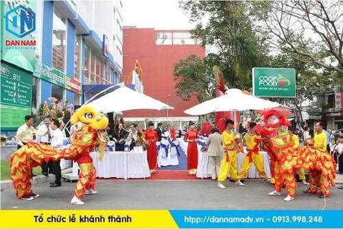 To Chuc Le Khanh Thanh Nha Sach Nhan Van 02