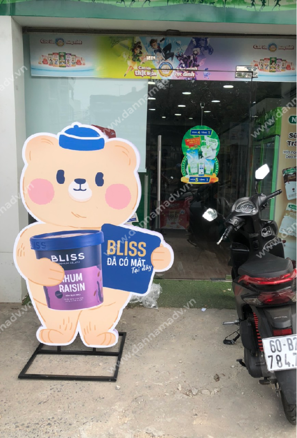 Standee Khung sắt ngoài trời