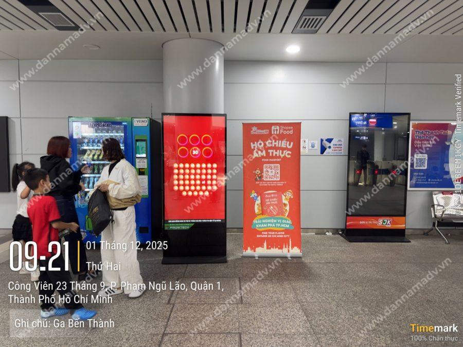 Quảng cáo tại ga metro